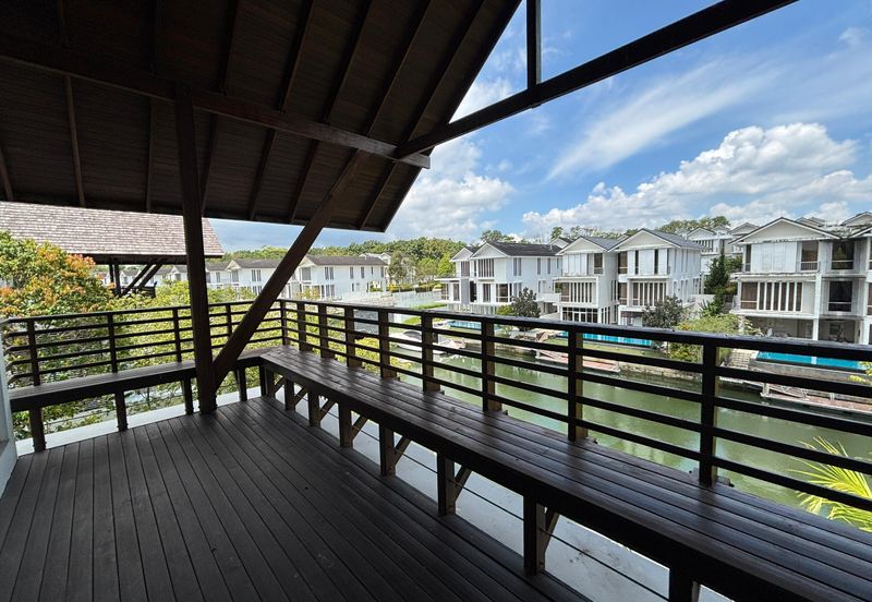 Emerald Bay @ Puteri harbour