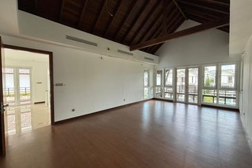 Emerald Bay @ Puteri harbour