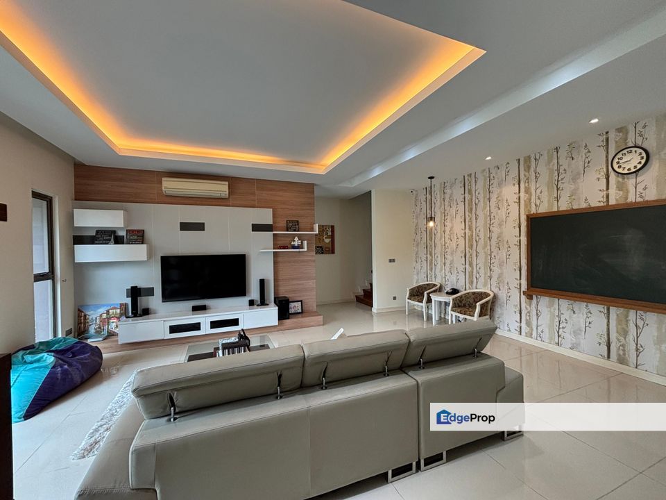 Big Land, Well Maintained -Double Storey Semi-D, Johor, Nusajaya