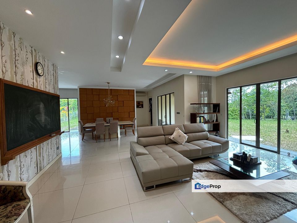 Big Land, Well Maintained -Double Storey Semi-D, Johor, Nusajaya