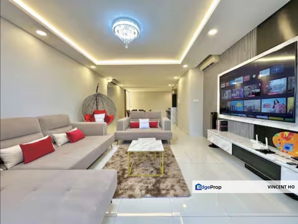 Beautiful Spacious Full Furnished Highfloor Seaview Apartment, Johor, Kota Iskandar