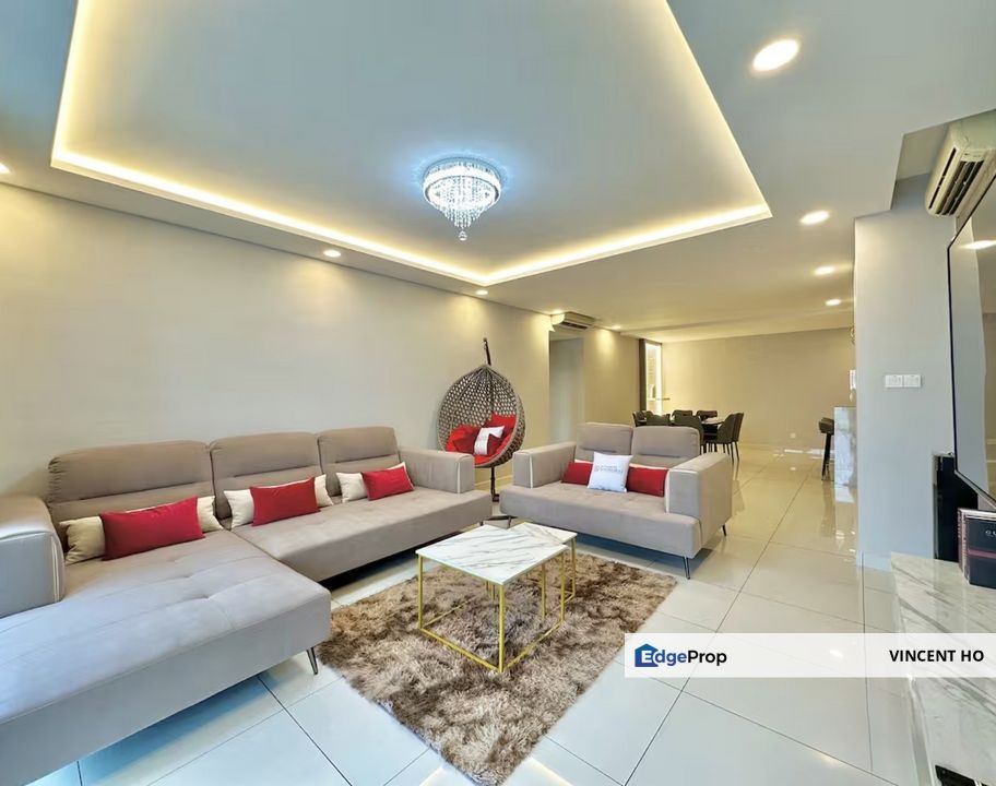 Beautiful Spacious Full Furnished Highfloor Seaview Apartment, Johor, Kota Iskandar