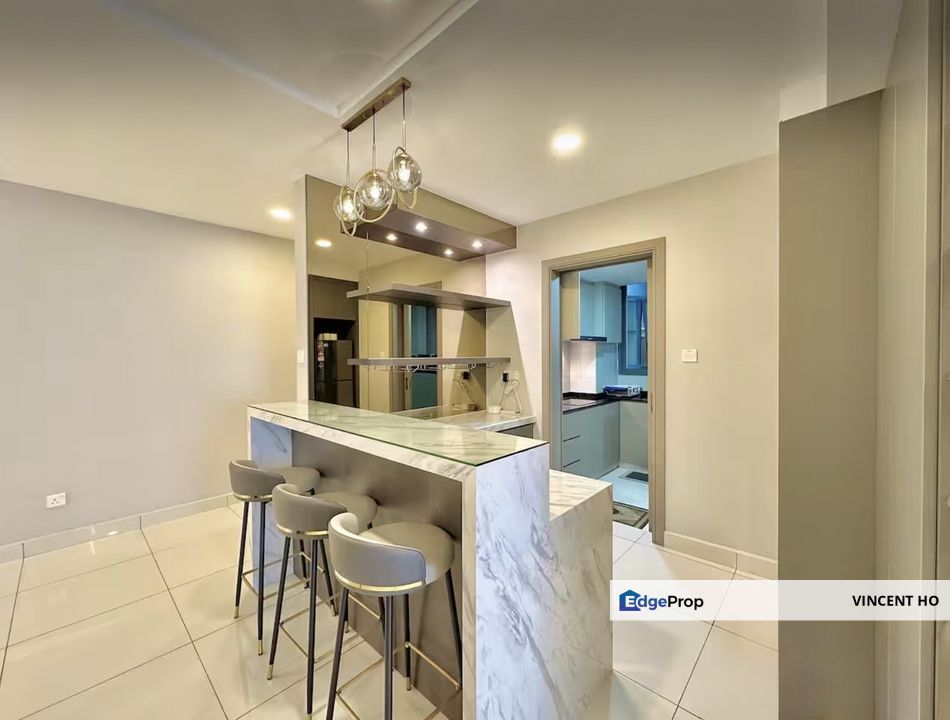 Beautiful Spacious Full Furnished Highfloor Seaview Apartment, Johor, Kota Iskandar