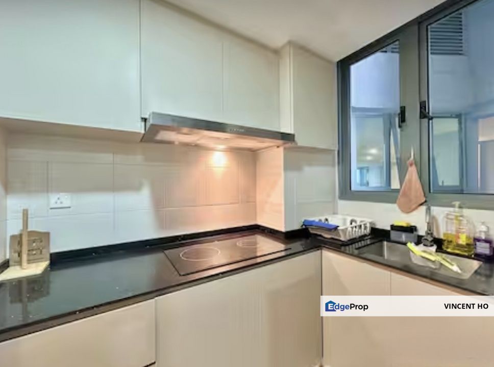 Beautiful Spacious Full Furnished Highfloor Seaview Apartment, Johor, Kota Iskandar