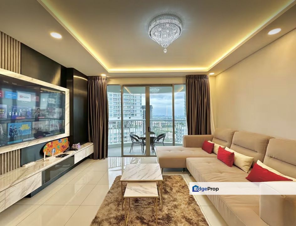Beautiful Spacious Full Furnished Highfloor Seaview, Johor, 
