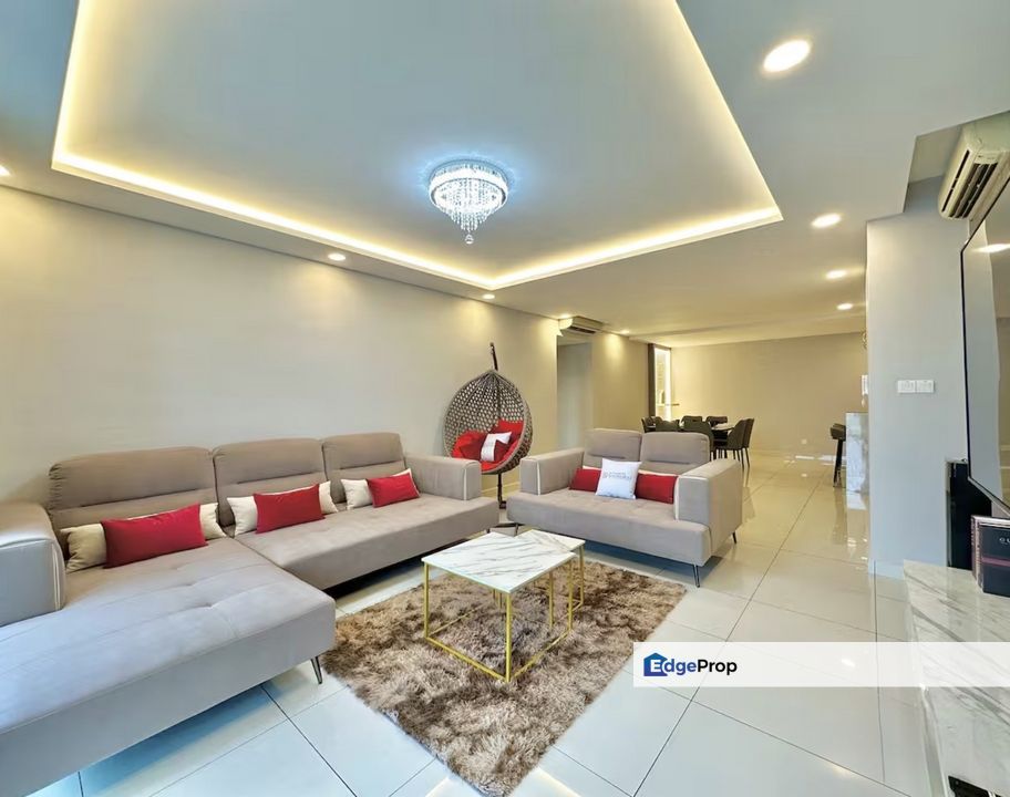 Beautiful Spacious Full Furnished Highfloor Seaview, Johor, 