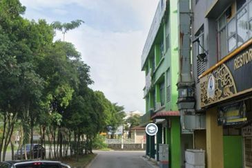 Jalan Austin Heights