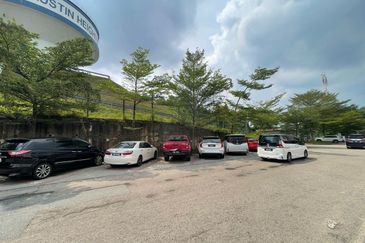 Jalan Austin Heights