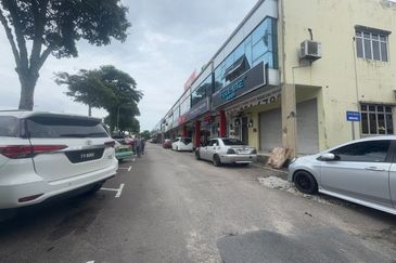 Sri Putra @ Kempas Lama Double Storey Shoplot Corner Lot For Sale