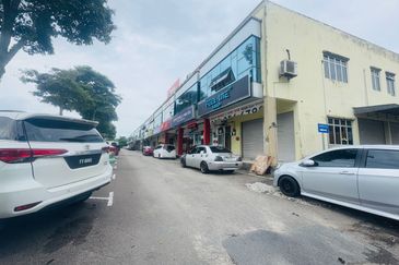Sri Putra @ Kempas Lama Double Storey Shoplot Corner Lot For Sale