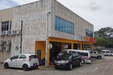 Sri Putra @ Kempas Lama Double Storey Shoplot Corner Lot For Sale