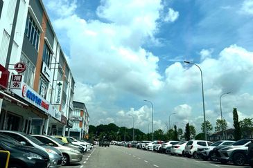 Jalan Putra 7/x @ Taman JP Perdana 3 Storey Shoplot For Sale