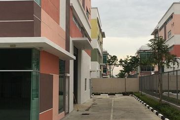 Johor @ Jalan SILC 2 Double Storey Semi-D Factory For Sale