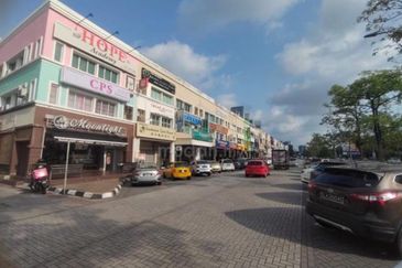 Jalan Austin Heights