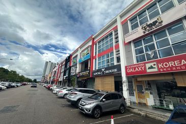 Taman Mount Austin Commercial