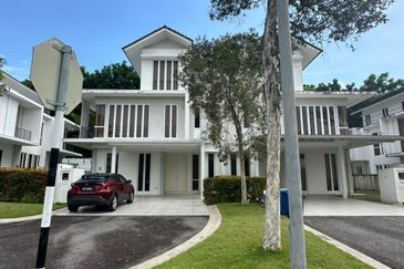 Emerald Bay @ Puteri harbour