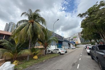 Jalan Mewah Ria @ Bukit Mewah 1.5 Storey Semi-D Factory (Two Units Adjoining) For Sale 