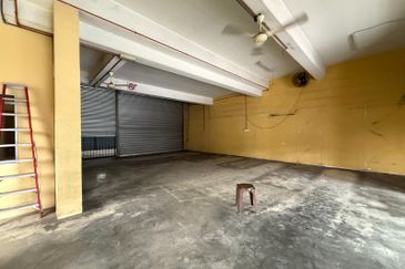 Jalan Mewah Ria @ Bukit Mewah 1.5 Storey Semi-D Factory (Two Units Adjoining) For Sale 