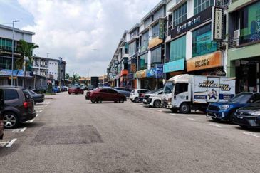 Jalan Dataran Larkin @ Taman Dataran Larkin 2 Adjoining Units Three Storey Shoplot For Sale
