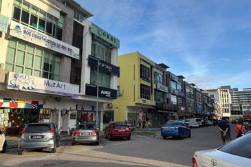 Taman Mount Austin Commercial