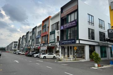 Jalan Jaya Putra @ Austin Crest Three Storey Shoplot For Sale 