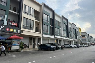 Jalan Jaya Putra @ Austin Crest Three Storey Shoplot For Sale 