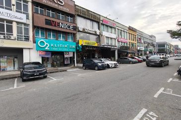 Taman Mount Austin Commercial