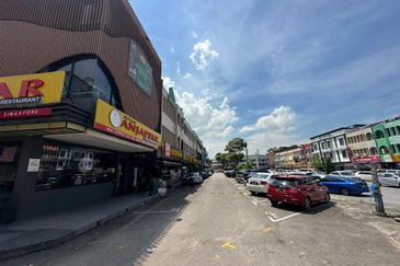 Jalan Sri Pelangi