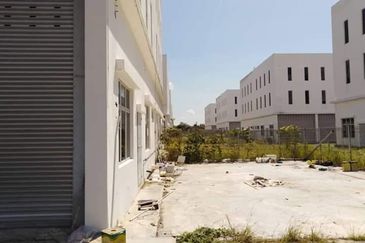 PTP I PARC @ Semi Detached Corner Factory For Sale