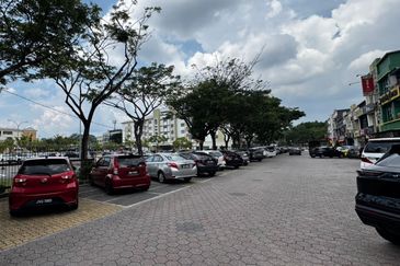 Jalan Austin Heights