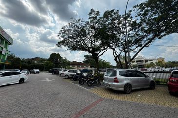 Jalan Austin Heights