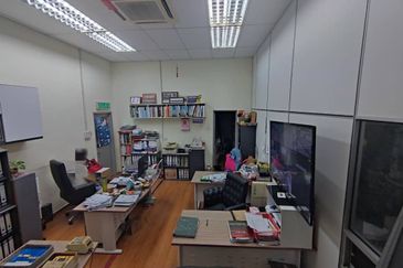 Kawasan Perindustrian Kempas Double Storey Semi-D Factory For Sale