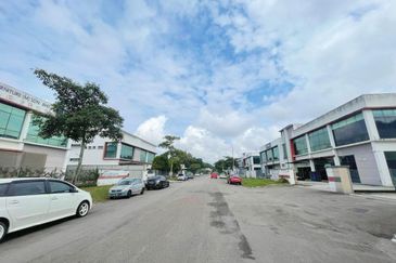 Kawasan Perindustrian Kempas Double Storey Semi-D Factory For Sale