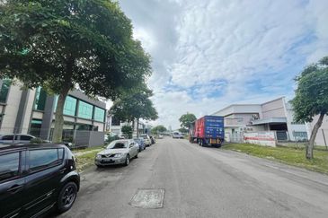 Kawasan Perindustrian Kempas Double Storey Semi-D Factory For Sale