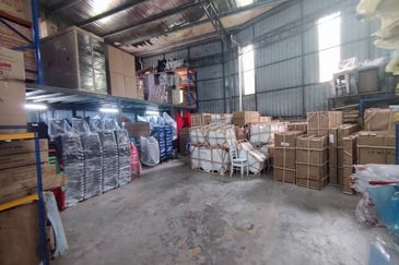 Kawasan Perindustrian Kempas Double Storey Semi-D Factory For Sale