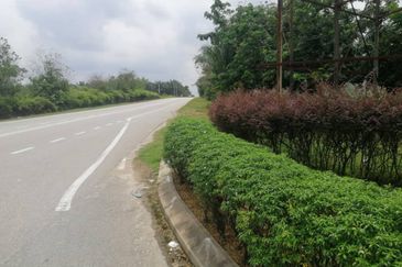 Jalan Ulu Pulai @ Mukim Jeram Batu (Pontian) 2.4 acres Converted Medium Industrial Land For Sale 