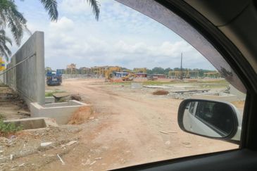 Jalan Ulu Pulai @ Mukim Jeram Batu (Pontian) 2.4 acres Converted Medium Industrial Land For Sale 