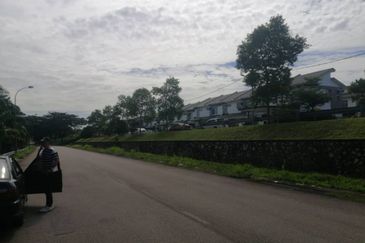Jalan Gelang Patah