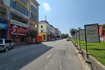 Shoplot jalan bukit ubi near bandar Kuantan