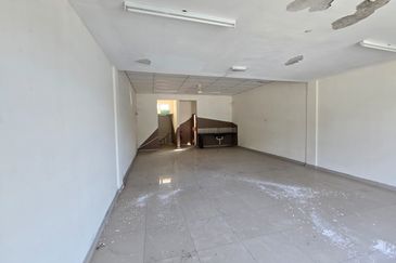 Shoplot jalan bukit ubi near bandar Kuantan