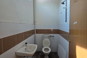 Shoplot jalan bukit ubi near bandar Kuantan