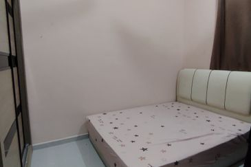 BANGLO PARTLY FURNISHED. SETINGKAT D UNDANG