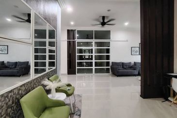 BANGLO PARTLY FURNISHED. SETINGKAT D UNDANG