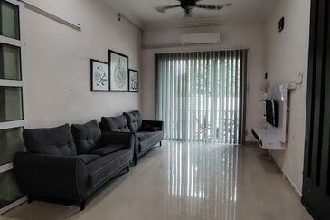 BANGLO PARTLY FURNISHED. SETINGKAT D UNDANG