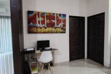 BANGLO PARTLY FURNISHED. SETINGKAT D UNDANG