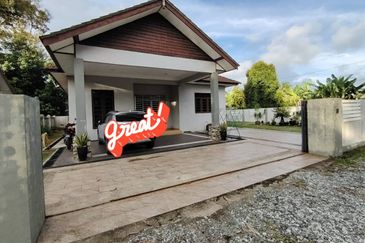 BANGLO PARTLY FURNISHED. SETINGKAT D UNDANG