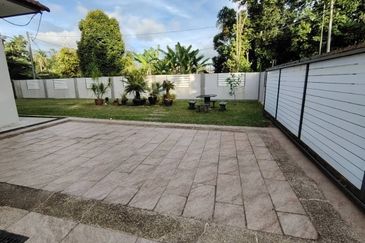 BANGLO PARTLY FURNISHED. SETINGKAT D UNDANG