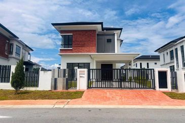 Avis 2 @ Setia Alam Sari