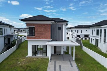 Avis 2 @ Setia Alam Sari