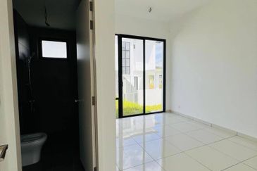 Avis 2 @ Setia Alam Sari